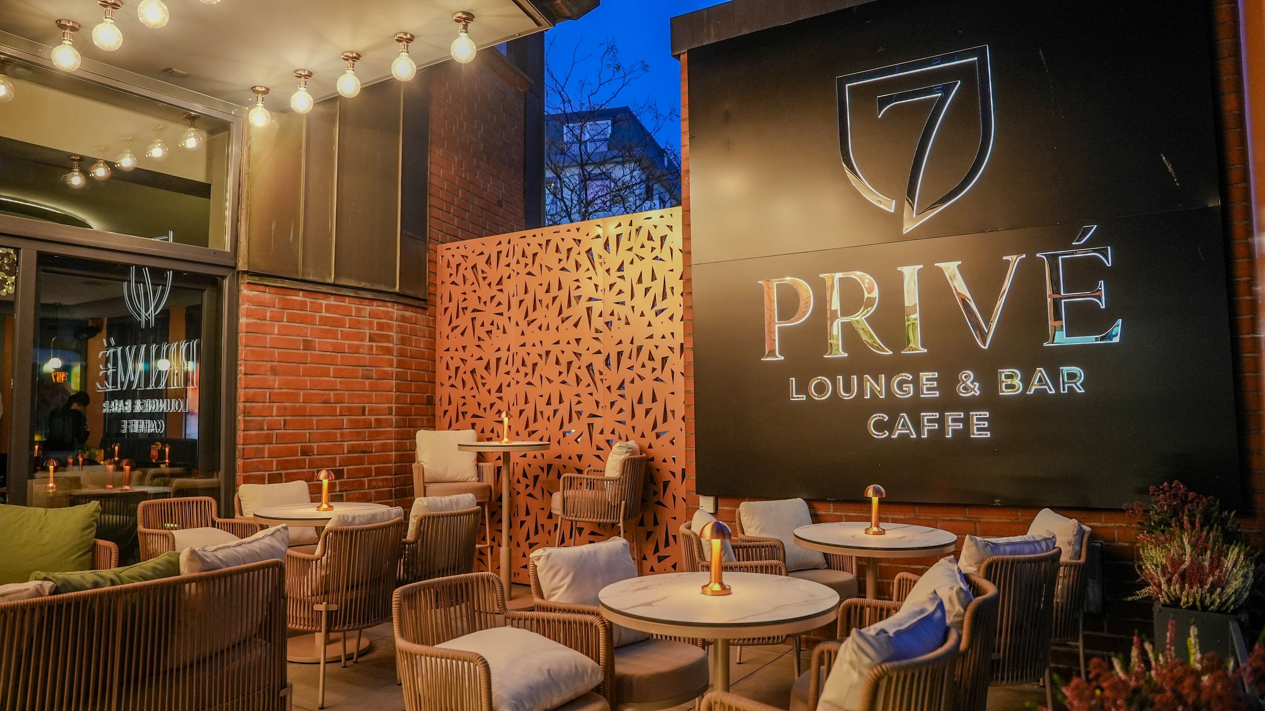 PRIVÉ 7 Interieur - Elegante Lounge-Atmosphäre